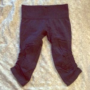 Dark blue/grey Lululemon capris